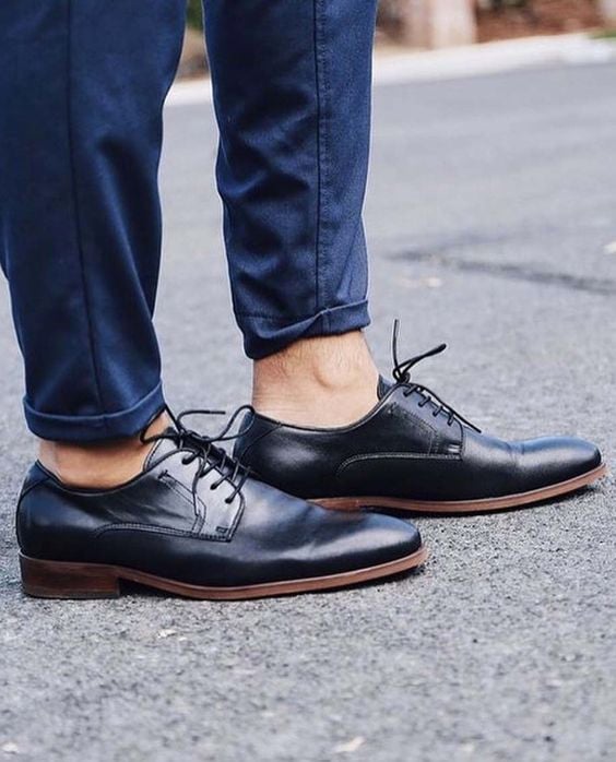 What Color Shoes To Wear With Blue Pants? (6 Options) - Style and Run