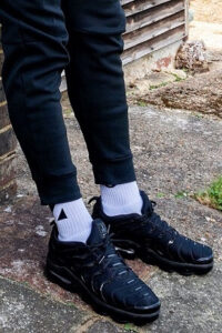 White vs. Black Socks (The Definitive Guide) - Style and Run
